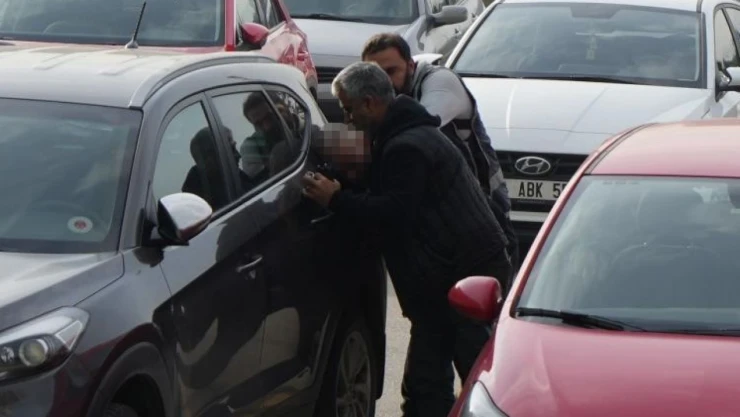 Adliyenin Kapısına Kafa Atan Şüpheli Tutuklandı