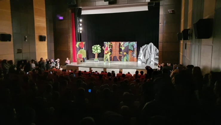 Ağustos Böceği Ve Karınca Sahnelendi