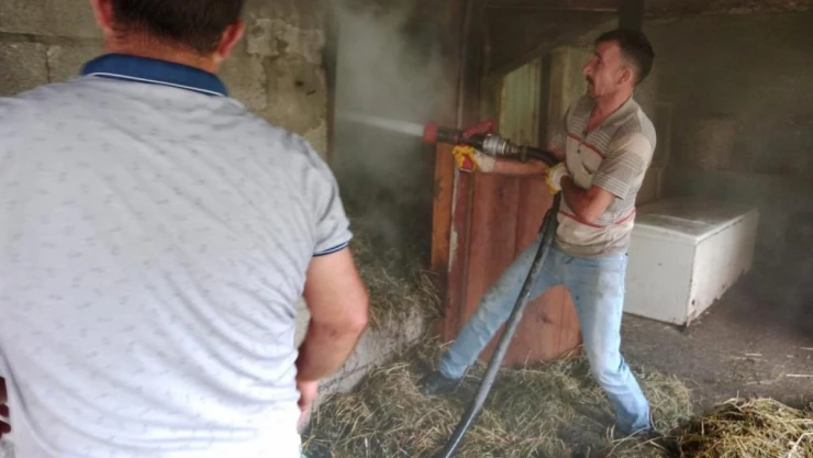 Ahırda Çıkan Yangın Korkuttu