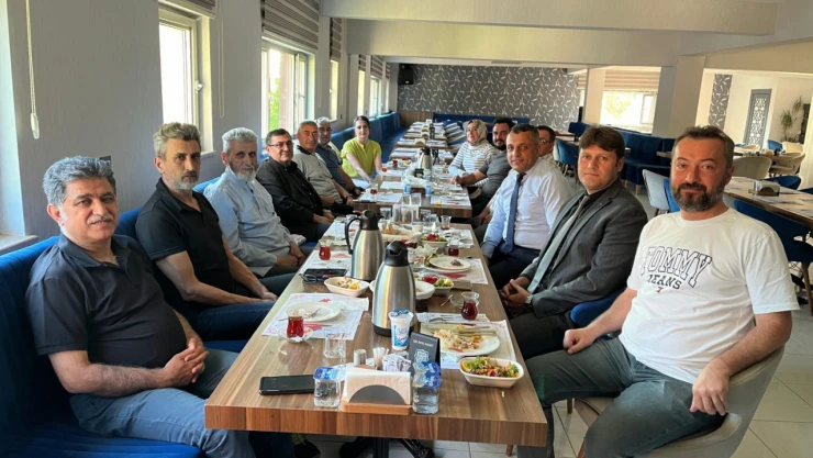 Ahmet Rıfat Güzey'e Veda Yemeği Düzenledi