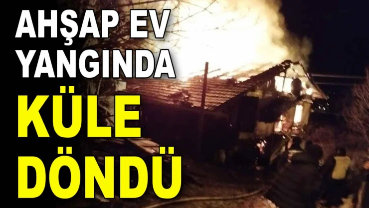 Ahşap Ev Yangında Küle Döndü