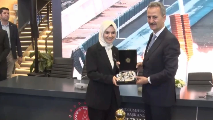 Aile ve Sosyal Hizmetler Bakanı Göktaş, IDEF 2025'i Ziyaret Etti