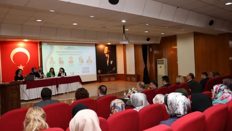 Ailede İletişim, Özgüven Ve Teknoloji Konuşuldu