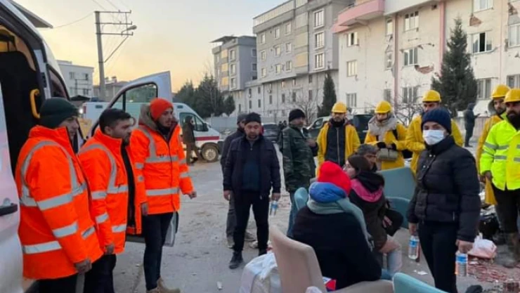AK Gençlik kurtarma çalışmalarına destek verdi