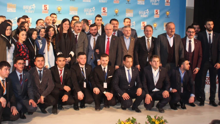 AK Gençlik'te Musa Kalafat güven tazeledi