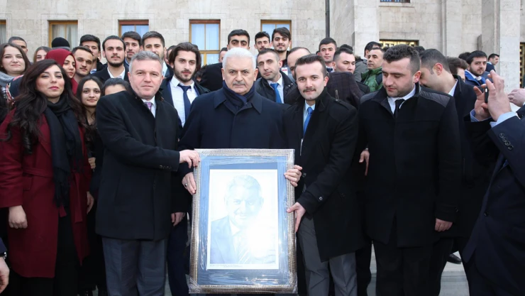 AK Gençlik'ten Başbakan'a özel tablo