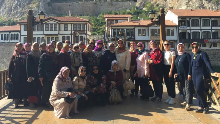 AK Kadınlar yetimlerin yüzünü güldürecek