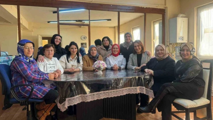 Ak Kadınlardan Elden Ele Derneği'ne Ziyaret