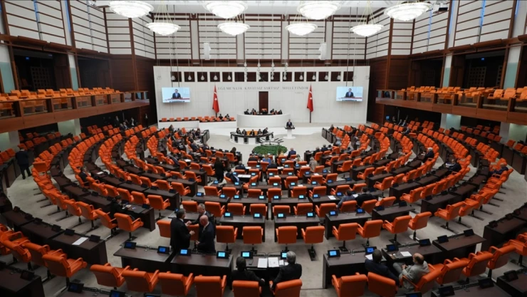 AK Parti, 10'uncu Yargı Paketi'ni TBMM'ye Sundu