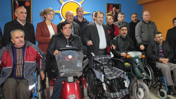 AK Parti, ihtiyaç sahiplerinin yüzünü güldürdü