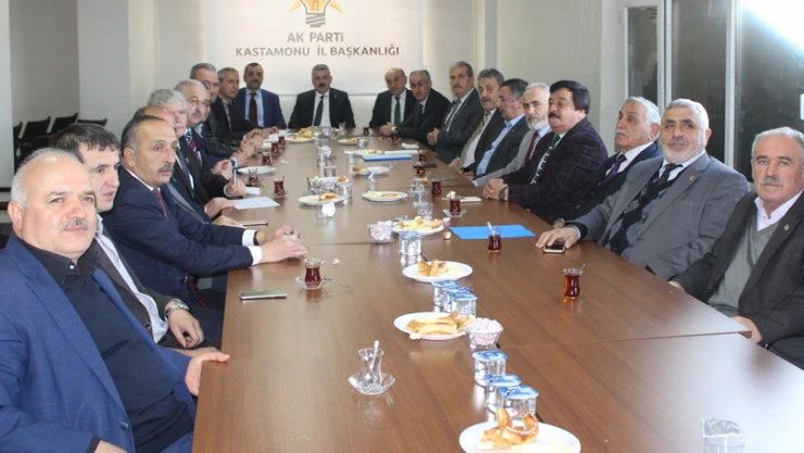 AK Parti Merkez İlçe'den plaket yağmuru