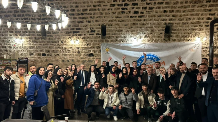 AK Partili Usta gençlerle buluştu