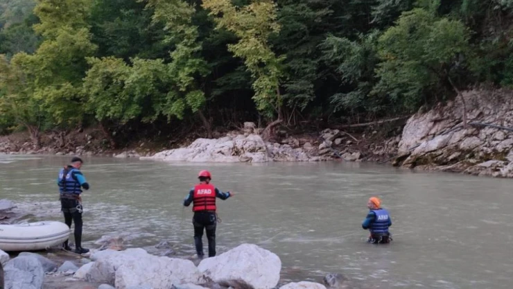Akıntıya kapılarak kayboldu