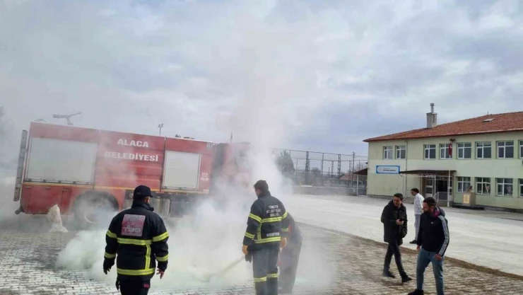 Alaca Belediyesi'nden Öğrencilere Yangın Eğitimi