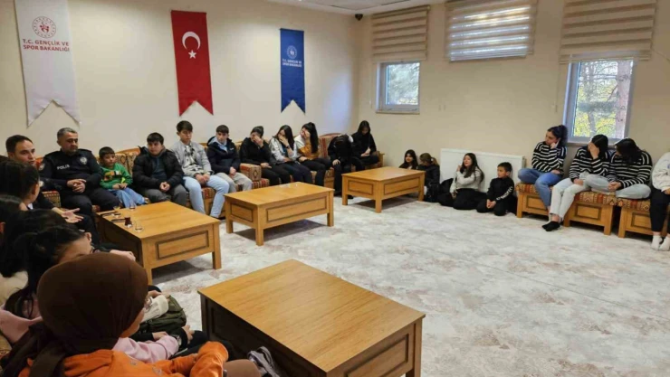 Alaca Emniyet Müdürü Anıl Kırıkcı, Gençlerle Buluştu