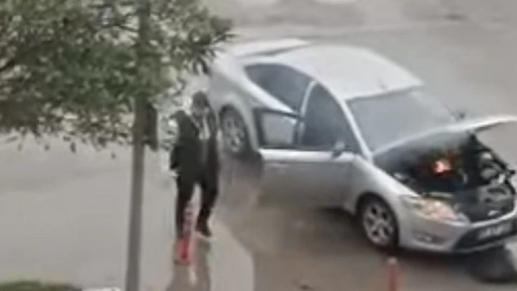 Alev Alan Otomobil Ekipleri Harekete Geçirdi