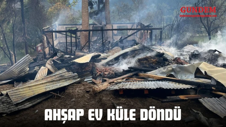 Alevlere Teslim Olan Ahşap Ev Küle Döndü