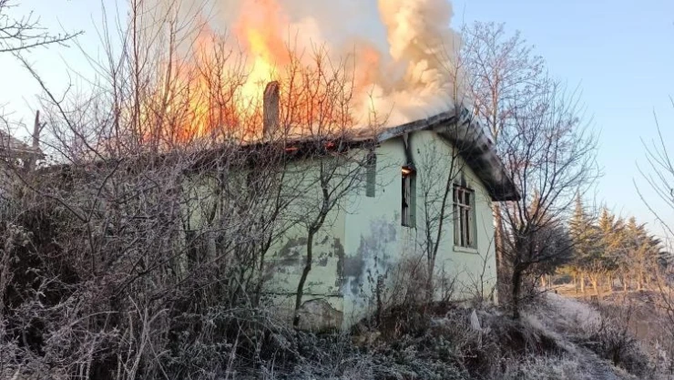 Alevlere teslim olan ev kullanılamaz hale geldi