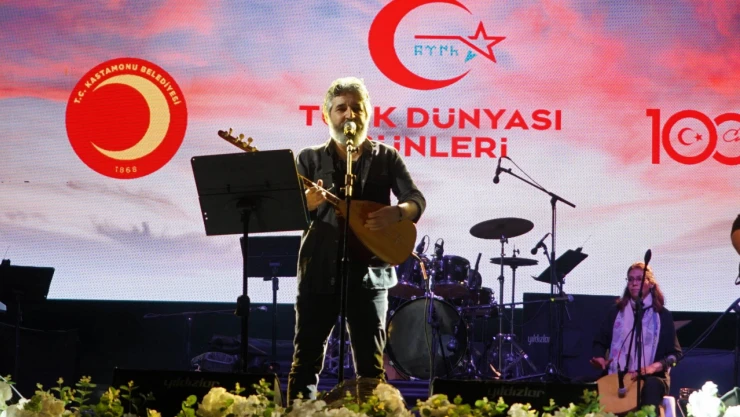 Ali Kınık'tan Melek Mosso göndermesi