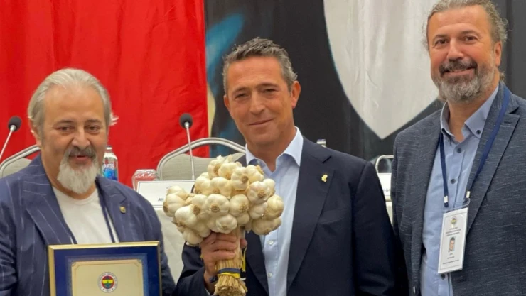 Ali Koç'a Sarı Lacivert Sarımsak!
