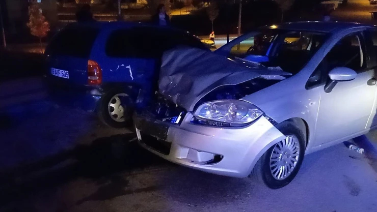 Alkollü Sürücü Park Halindeki Araçların Arasına Daldı