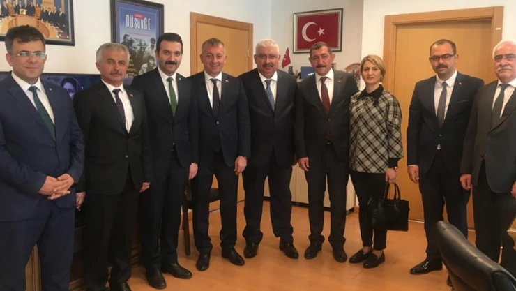 Alparslan Türkeş kabri başında anıldı