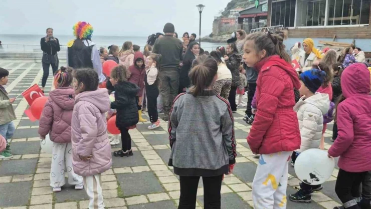 Amasra'da Çocuklar 23 Nisan'da Gönüllerince Eğlendi