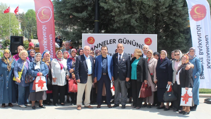 Anneler Günü meydanda kutlandı
