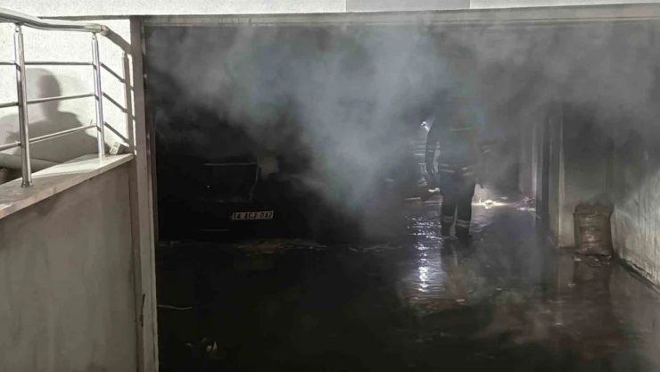 Apartman Garajında Çıkan Yangın Korkuttu