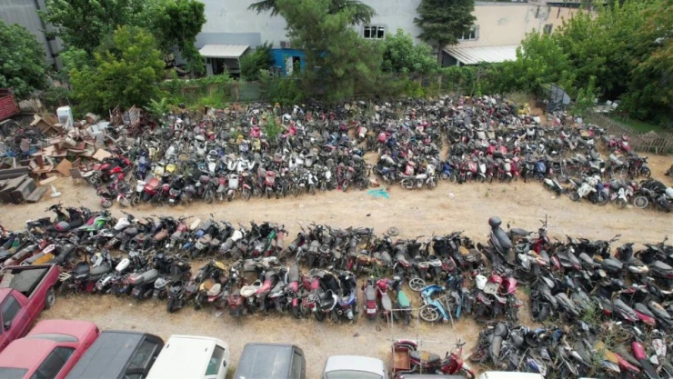 Araç Mezarlığına Dönen Otoparklar Temizlenecek