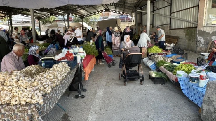 Araç Pazarı'nda Bereketli Cuma Yoğunluğu