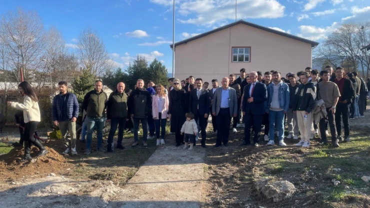 Araç'ta Geleceğe Nefes İçin Fidanlar Toprakla Buluştu