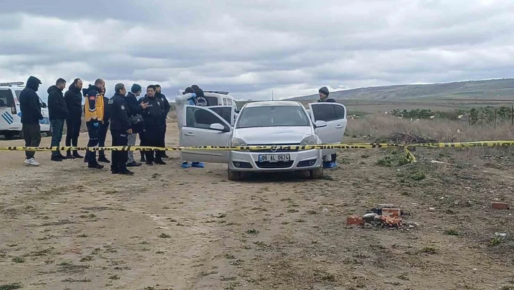 Aracında Ölü Bulundu