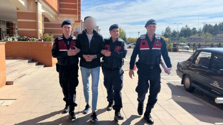 Aranan hırsızlar yakalandı