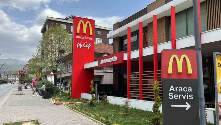 Arapça Tabelalar Kalktı, İngilizce Tabelalar Duruyor