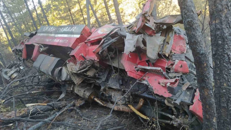 Arazöz Şarampole Yuvarlandı: 2 Yaralı