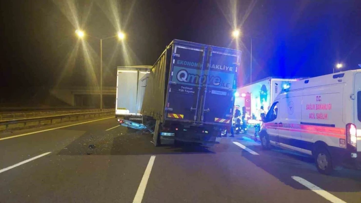 Arıza Yapan Tıra Çarpan Kamyon Şoförü Hayatını Kaybetti