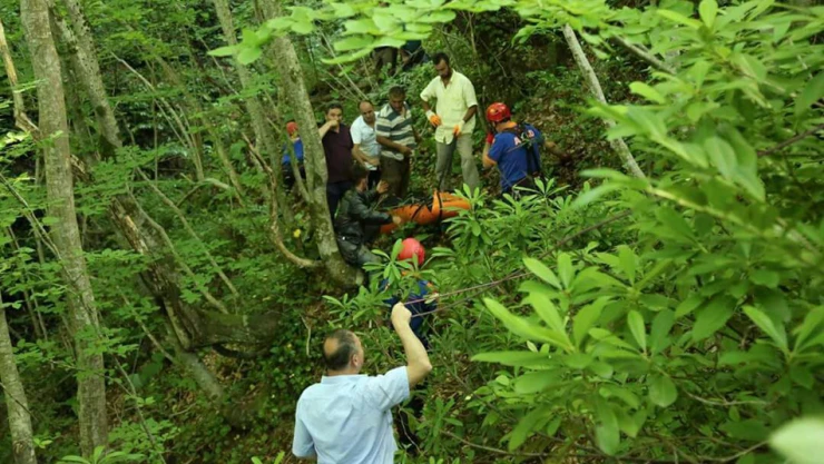 Arkadaşını kurtarmak isterken, hayatından oldu
