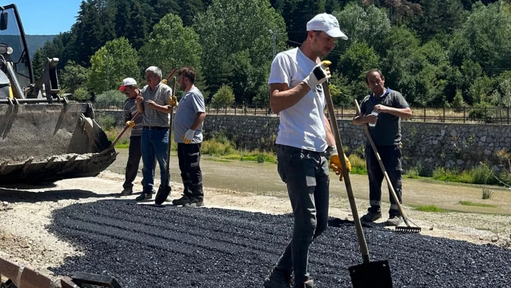 Aşıklar Bölgesi Yolunda Asfalt Kaplama Çalışması