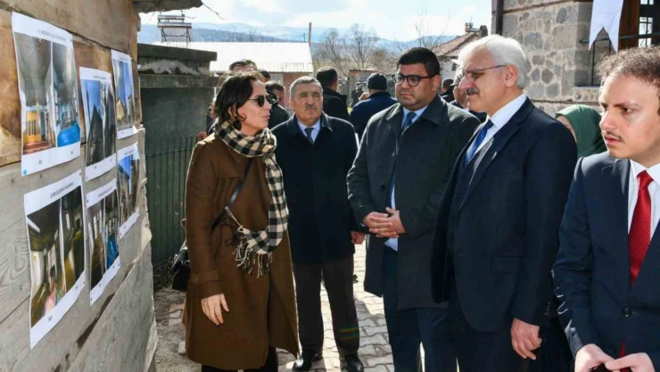 Asırlık Cami İbadete Açıldı