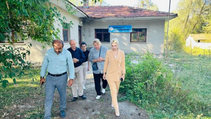 Atıl kalan okulu incelediler