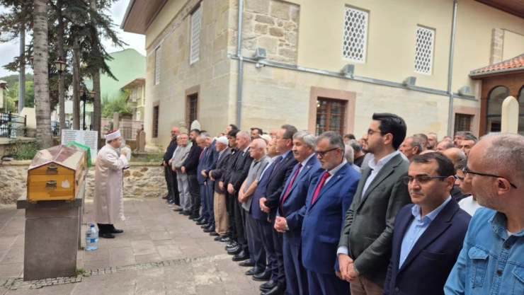 Aysel Esen Defnedildi