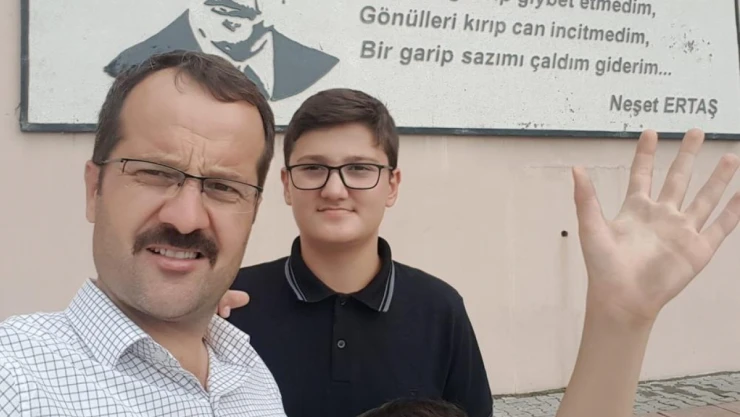 Baba ve oğlu boğulmaktan vatandaşlar kurtardı