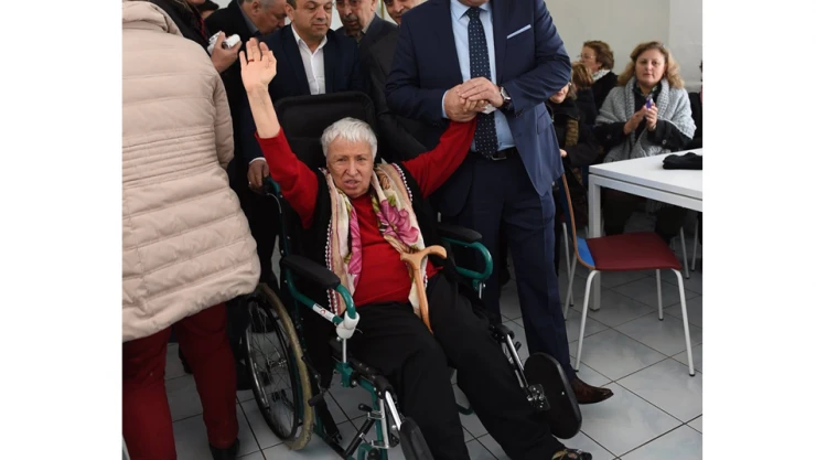 Babaş, Günay teyzeyi derdinden kurtardı