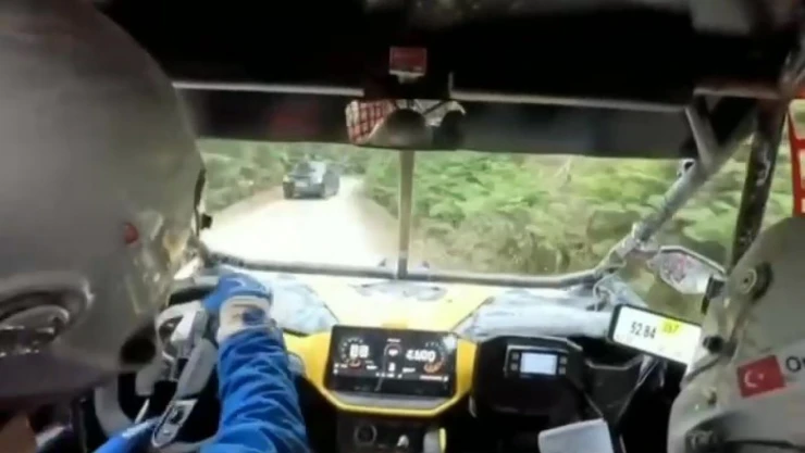 Baja Yarışında Sivil Araç Tehlike Saçtı