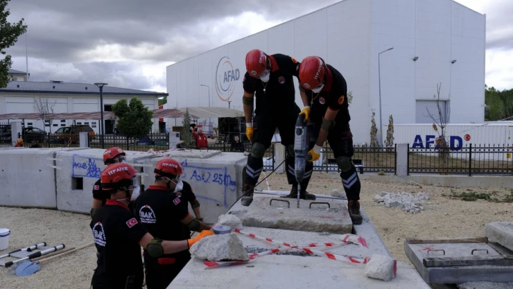 BAK ekibi akredite sınavında ter döktü