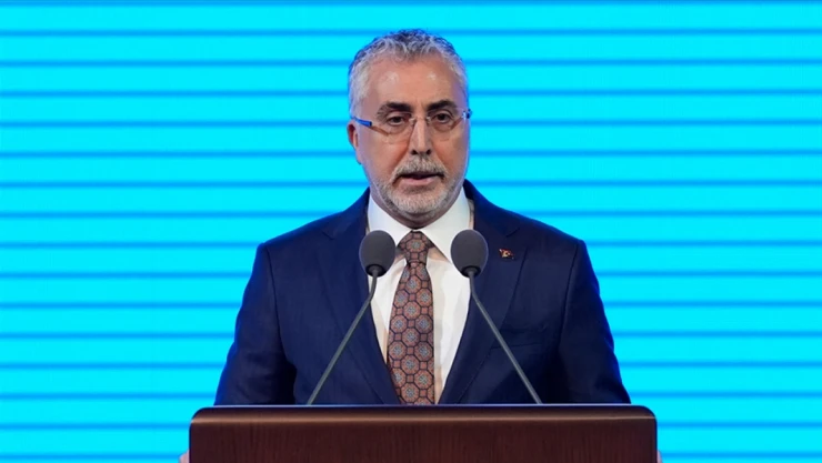 Bakan Işıkhan: 'Gençlerin Yanındayız'