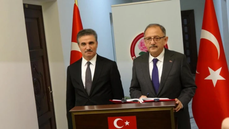 Bakan Özhaseki: 'Belediyelerde Amacımız Hizmet Etmek'