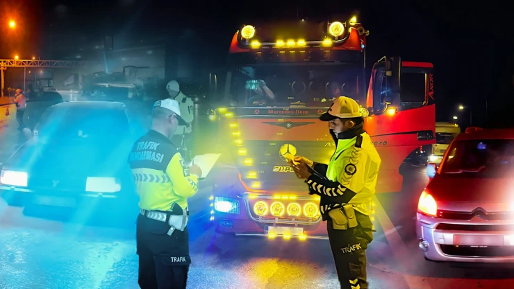 Bakan Yerlikaya:'Standart Dışı Işık 'Far' Kullanan' 26 Bin 822 Araca İşlem Yapıldı'