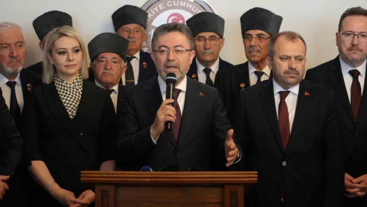 Bakan Yumaklı: '10 binlerce insanın katledilmesine şahitlik yapıyoruz'